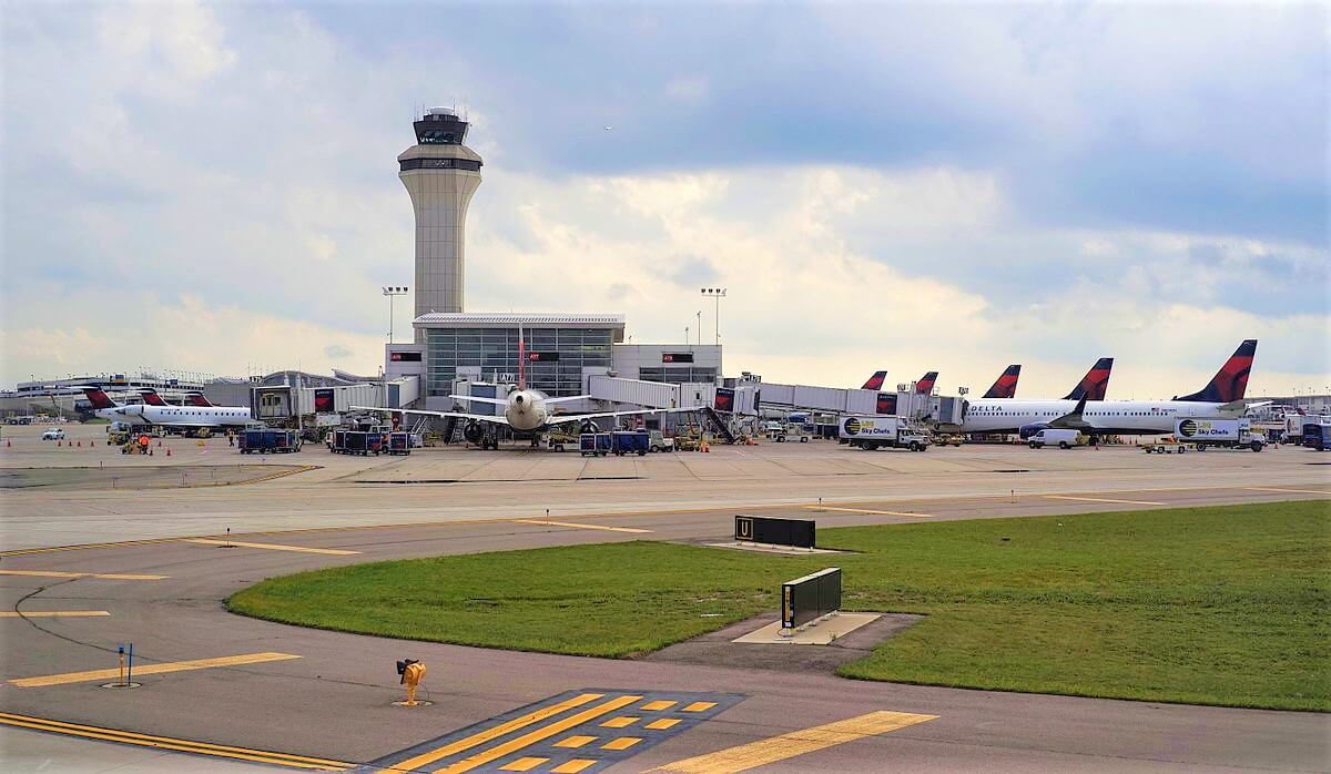 Detroit airport transportation